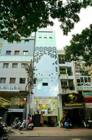 mặt tiền hùng vương ngay góc lê hồng phong quận 5 - dt 3.9 x 27m nở hậu 4.23m 4tầng giá chỉ 20tỷ300