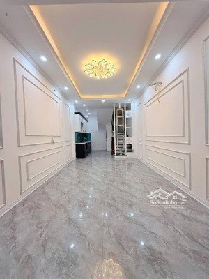 nhà đẹp trần khát chân 5 tầng ở ngay 8.tỷ