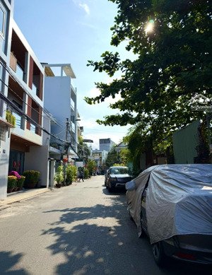 mặt tiền đs tân quy,ngang 7m dài 17m,nhà 4 tầng không lộ giới.đối diện công viên.sổ hoàn công.17 ty