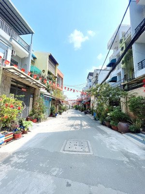 siêu phẩm 2 tầng hxh 8m, ngay khu nam long, 6m x 13m, giá 5.7 tỷ