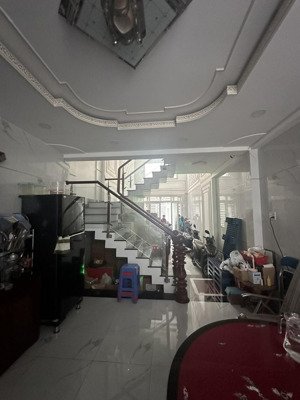 vị trí đẹp ql50 ngay bến xe quận 8 - ô tô vào nhà - nhà 5 tầng vào ở ngay - có dòng tiền 17tr/th.