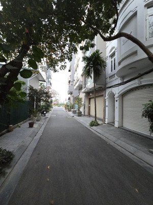 bán nhà riêng 75m2, 18,5 tỷ tại phố trạm, p long biên, q. long biên, hà nội