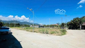 chỉ trên dưới 1 tỷ có thể sở hữu lô đất 200m2, full thổ cư, đường ô tô, cách ql1a 250m.