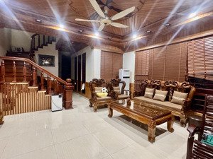 bán nhà gần cổng chính chùa hang full nội thất diện tích: 200m