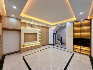 siêu vip, ô tô đỗ cổng, thang máy, 6 tầng, hoàng mai, ngõ rộng, full nội thất, sđcc, 55m2, 4 ngủ kk