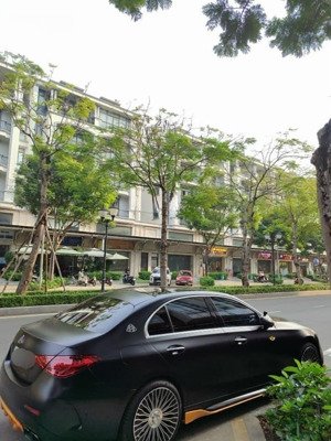 cần bán gấp shophouse mt kinh doanh nguyễn thị nhung 7x20 6 tầng hoàn thiện cao cấp hot!