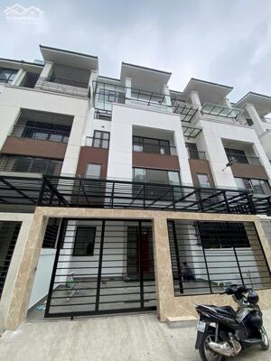 Cho thuê nhà Hoàng Thành Villas Mỗ Lao 150m x 5 tầng thông sàn thang máy 50tr 0903409888