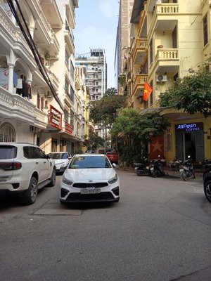 bán nhà phân lô ô tô, kinh doanh phố trần quốc hoàn, cầu giấy, dt 65m2, 4 tầng, mt 5.5m.