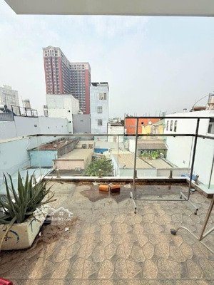 nhà huỳnh tấn phát quận 7,dt 5m x18m.nhà 3 tầng-xe hơi đỗ cửa-dt 30tr-8.3tỷ