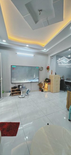 xe hơi đậu trước cửa - khu dân trí cao - khu cao tầng đồng bộ - 41m2 (5x8) - 4tầng btct nhỉnh 8 tỷ