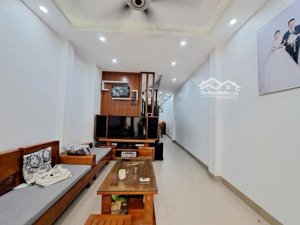 ngay chợ đại từ p hoàng liệt dân xây 5 tầng 4 ngủ mặt trước thoáng chỉ 30m ra ô tô 46m2 giá 8,7 tỷ