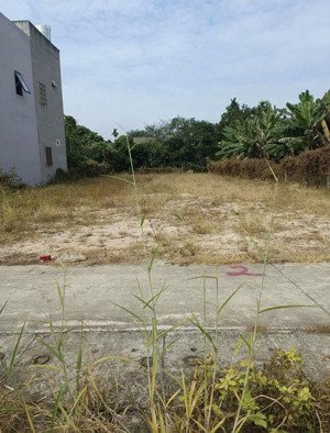 chủ gửi bán lô đất ngợp gần chợ bén thế phường tân an thủ dầu 1 dt 110m2 full thổ cư .shr