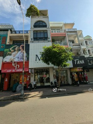 siêu đẹp! bán gấp nhà mặt tiền võ văn tần - q3. dt: 5.5 x 18m - 5 tầng - hđt: 155 tr/th. giá 30 tỷ