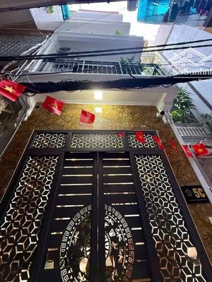 chính chủ bán nhà đống đa, dt36m2, mt 3,7m, 4t, gần đh y hà nội, giá: nhỉnh 9 tỷ