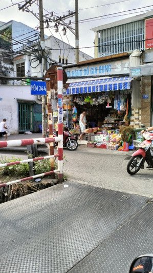 nhà 3 tầng, hẻm 344 đường chiến lược - hẻm xe hơi thông 5m - 4x10, 4pn, chào 4.93 tỷ thương lượng