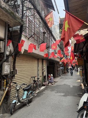 chỉ 8,2tỷ nhà 3t, dt 42m cách mặt phố kim hoa giao xã đàn 30m ngõ ba gác tránh xe máy sát công vien