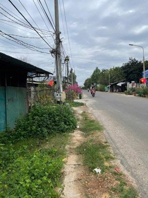 bán đất view núi huyện xuân lộc, mt 8,8m x 29m nở hậu 24m,srtc giá 750 triệu vnd, tổng 418 m2