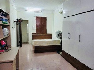 cho thuê nhà 9tr/th 3 phòng ngủ trong ngõ văn hương, phố tôn đức thắng - văn chương - đống đa