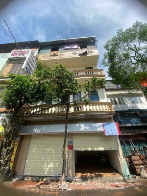 chính chủ cho thuê nhà mặt phố hồng hà, đường trước nhà 2 ô tô tránh nhau