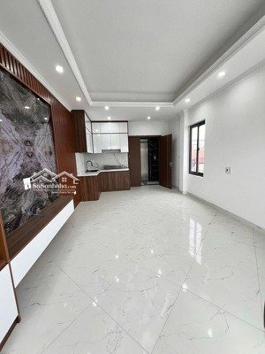 bán nhà plo quận uỷ đống đa 38m x7 thang máy, gara oto chỉ nhỉnh 17,x tỷ