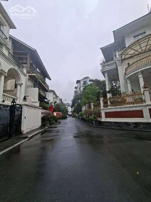 chính chủ gửi bán căn biệt thự minh tâm - cổ linh - long biên
-diện tích 80m2 , mt 6m