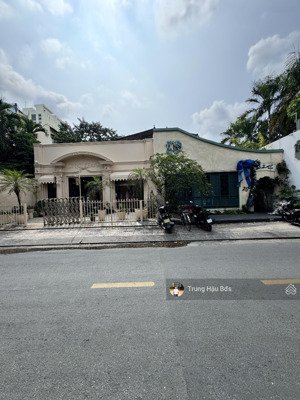 bán nhà mặt tiền tú xương quận 3 - dt 13 x 30m - công nhận 388m2 - hđt 300 triệu - giá 125 tỷ