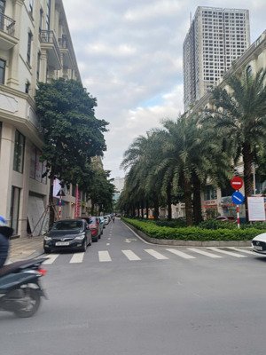 chính chủ cần bán himlam vạn phúc 98m2 7 tầng, 2 mặt đường thang máy