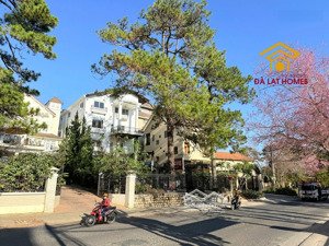 bán khách sạn mặt tiền đường triệu việt vương - đà lạt. kết nối đi hồ tuyên lâm và vào trung tâm