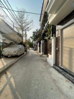 nhà mặt đường ô tô kim chung gần di trạch, dt 36m2 x 4 tầng, giá 6,95 tỷ, gần vđ3,5,cuối trịnh văn