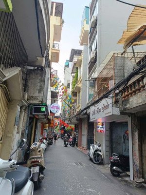 bán nhà mặt phố chợ thái thịnh 1 kinh doanh sầm uất ngày đêm