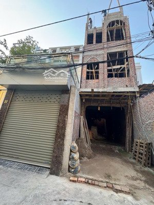 hàng chào đầu tư . bán nhà 4 tầng xây mới tinh độc lập - sân cổng trước và sân sau riêng