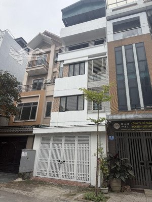 cho thuê nhà phố 102m2x5t nguyễn văn hưởng mặt phố kinh doanh đỉnh giá 20tr/t lh : 