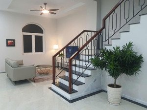 biệt thự full nt cao cấp, đang có hđ thuê. dt: 120m2, chỉ 17,6 tỷ. lh: 0902,746.319