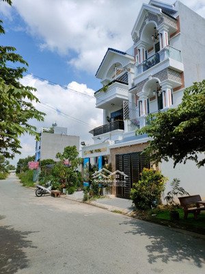 bán lô góc 2 mặt tiền kdc vạn phát đạt đường bưng ông thoàn dt 99.2m2 ngang 6.4m - giá 7.1tỷ