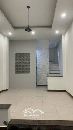 cho thuê nhà mặt phố bồ đề ô tô đỗ cổng