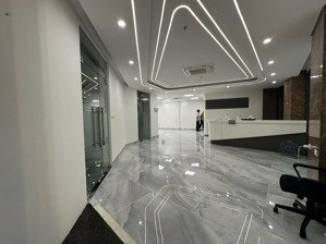 cần bán tòa nhà lô góc mặt phố dịch vọng hậu, cầu giấy 157m x 7 tầng 1 tum 135 tỷ