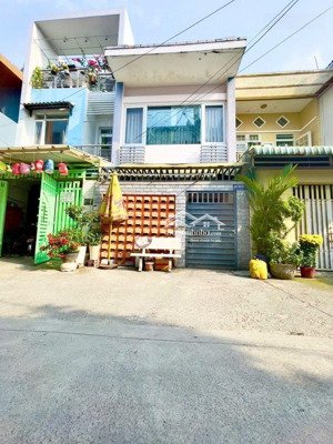 còn căn duy nhất sót lại hẻm xe hơi thông nhiều hướng - nhà 2 tầng - nhà bè - 60m2 - 4ty490 còn bớt