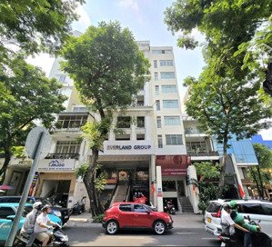 cho thuê building nhà mặt tiền ba tháng hai quận 10. dt 8 x 26m