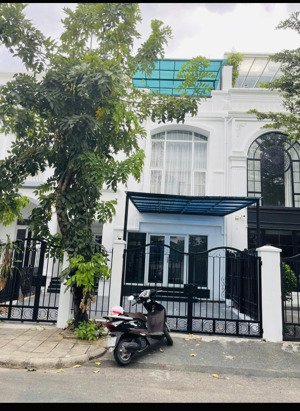 cho thuê biệt thự hưng thái 1 phú mỹ hưng, q7 giá 30 tr/th lh em nga