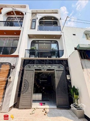 chính chủ cần bán căn nhà trên đường phạm văn hai - phường 3 - quận tân bình.