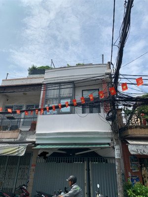 bán nhà mặt tiền ngay chợ tân sơn nhất gần công viên gia định 4 phút tới sân bay nhà mặt tiề