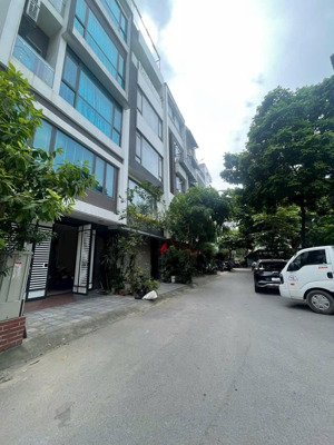 bán nhà phạm tuấn tài, cầu giấy, phân lô, 2 ô tô tránh ,ô chờ thang máy, kdoanh 35/tr, 42m*5t g:18t