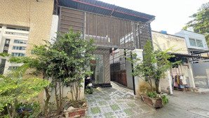 nhà diện tích khủng 170m2. thị trấn nhà bè. hẻm xe hơi né nhau. chỉ nhỉnh 8 tỷ