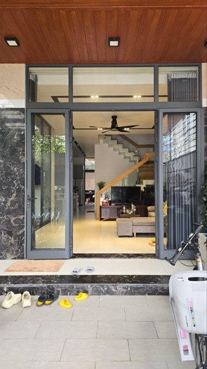 chính chủ bán nhà 3 tầng mặt tiền đường nguyễn văn cừ - ngay phía sau ủy ban tp