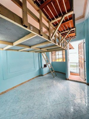 phòng trọ lầu 1 ban công cửa sổ tại trần bình trọng p5 bthanh