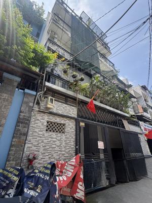 dòng tiền khủng 2.4tỷ/năm, ngay đh hutech - chdv 5tầng (10 x 22) hẻm oto- 50m ra mt điện biên phủ