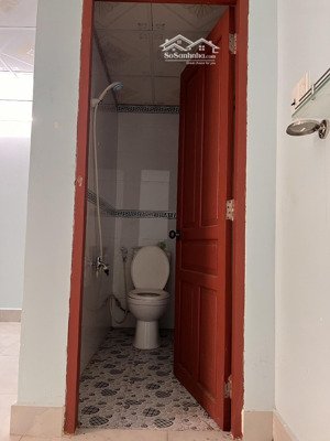 cho thuê nhà nguyên căn gồm 2pn lớn,3 toilet,bếp riêng gọn gàng,gác lửng.