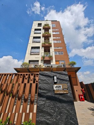 bán tòa chdv mặt tiền võ văn hát - dt: 11x40m - hầm 7 tầng (81 phòng)- 300tr/th - giá bán: 75 tỷ