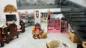 quận 6 - nhà 3 mặt hẻm - dt 105m2 - không quy hoạch