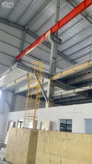 Cho thuê nhà KHO 2500m2 khuôn viên đất 3500 m2